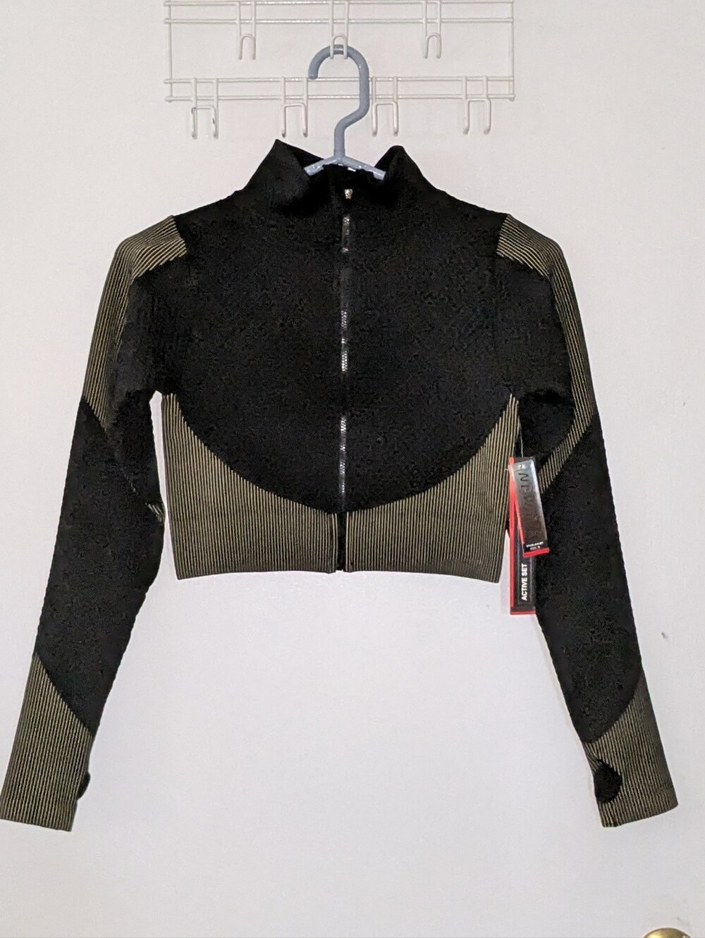 NWT Seamless Ribbed Two-Tone Cropped Activewear Jacket Zip Up Medium